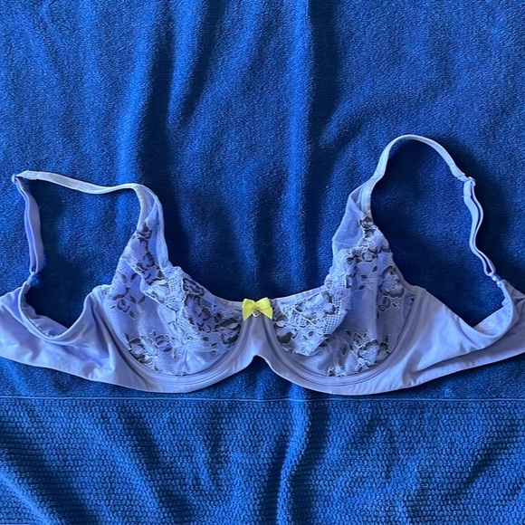 Victoria’s Secret bra unlined 36D. Lavender, lace. Body by Victoria. - Picture 1 of 4